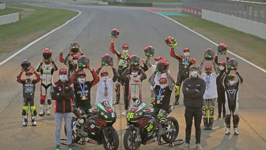 I piloti in posta alla fine della prima edizione con anche il tester Aprilia, Lorenzo Savadori