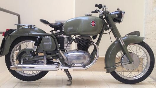 Un Gilera B 300 Extra della guardia di finanza