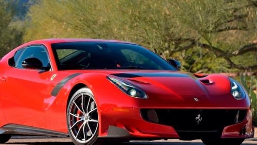 Il frontale della Ferrari F12tdf in vendita (foto: mecum.com)