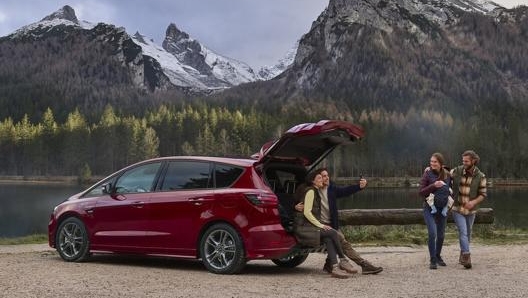 Ford S-Max è la vettura ideale per le famiglie che amano viaggiare