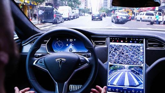 L’Autopiloit è il sistema di guida automatizzata di Tesla