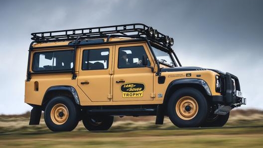 Land Rover Defender Works V8 Trophy, il classico 4x4 inglese ritorna con una serie speciale