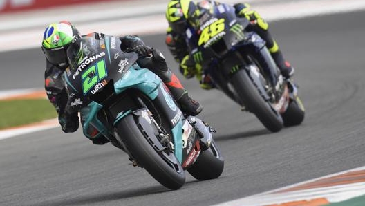 Morbidelli davanti a Rossi a Valencia. Getty