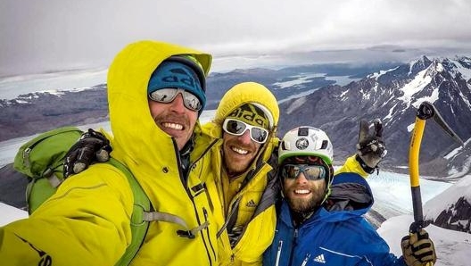 Matteo Della Bordella, Matteo Bernasconi e David Bacci dopo aver aperto El valor del miedo, sulla parete Est del Cerro Murallon nel 2017