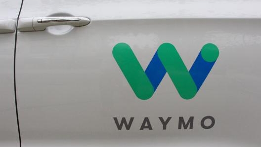 Il logo Waymo. Afp