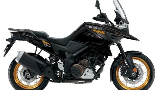 La Suzuki V-Strom 1050 XT 2021 nella colorazione nero-oro