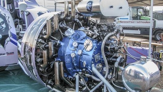 Il Wright R-3350 Duplex Cyclone è lo stesso propulsore montato sui bombardieri Boeing B-29. Cecconi