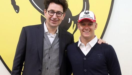 Mattia Binotto, 51 anni, con Mick Schumacher