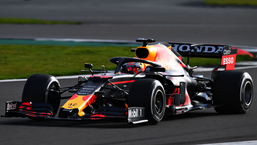 La nuova Red Bull RB16B in azione a Silverstone