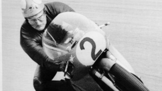 Mike Hailwood in azione. Ap