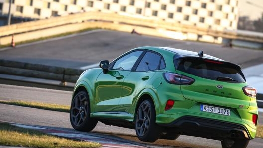 Nonostante sia un crossover, la Puma ST conferma tutte le qualità della sorella Fiesta ST