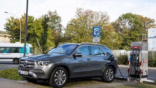 Il Suv Mercedes Glc 350de, motorizzazione ibrida plug-in diesel