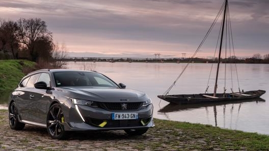 La Peugeot 508 Sport Engineered è una ibrida plug-in ad alte prestazioni: 360 Cv e può viaggiare anche in elettrico per circa 42 km