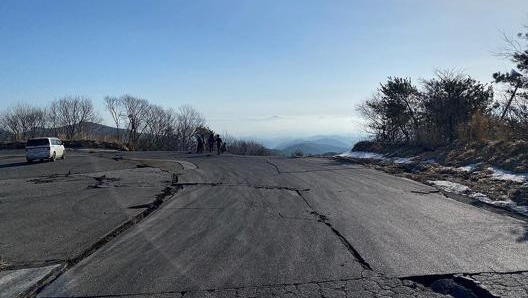 Il circuito di Ebisu  danneggiato dopo il terremoto di sabato 13 febbraio