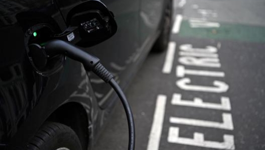 Comprare o non comprare un’auto elettrica. Un dilemma. Cinque ragioni pro e altrettante contro