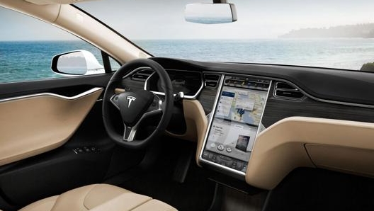 L’abitacolo della Tesla Model S