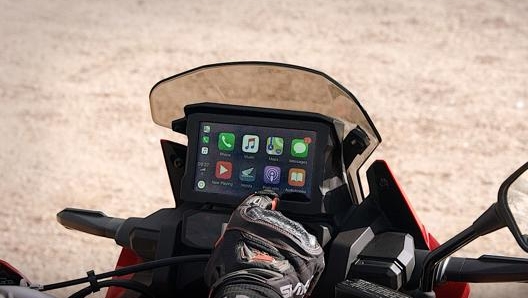 Apple CarPlay visualizzato sul display Tft dell’Africa Twin