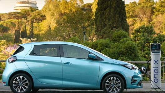 La Renault Zoe punta su un ottimo pacchetto tecnico abbinato ad un look fresco e moderno