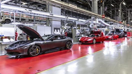 Sono tre le linee di montaggio della fabbrica Ferrari, in cui vengono prodotte circa 10 mila macchine all'anno