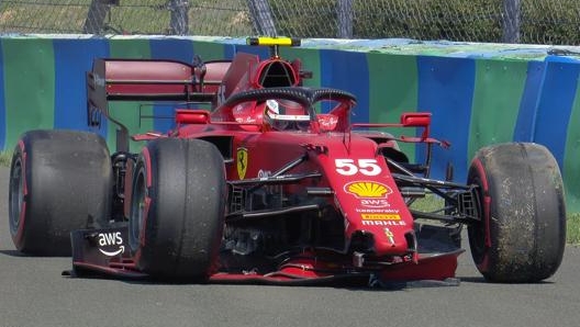 La Ferrari di Carlos Sainz dopo l'incidente in curva 14