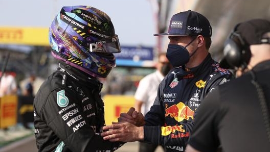 Lewis Hamilton e Max Verstappen