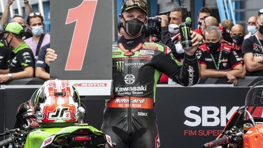 Jonathan Rea festeggia la tripletta sul circuito di Assen