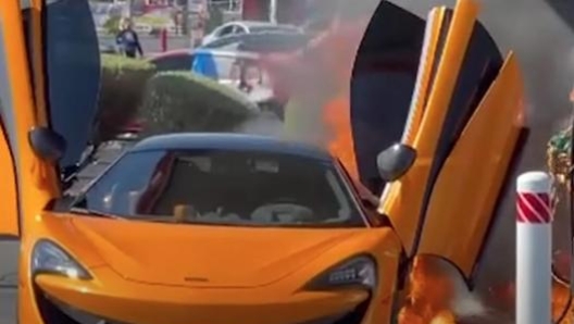 La McLaren 570S andata a fuoco