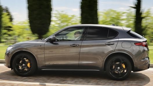 Alfa Romeo Stelvio Veloce Ti misura 4,687 metri in lunghezza e 1,903 in larghezza