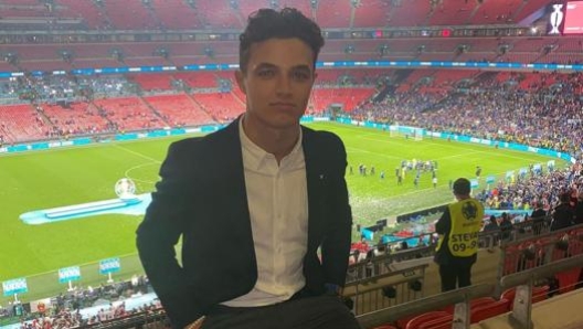 Lando Norris, 21 anni, all'interno dello stadio di Wembley poco prima del furto