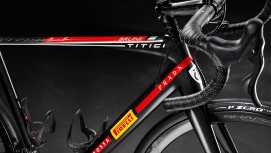 La bici da strada Titici F-DB02 x Luna Rossa Prada Pirelli costruita in tre esemplari