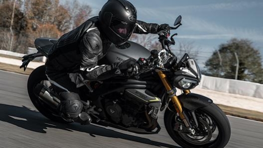 Trenta cavalli in più e 10 chili in meno rispetto alla versione precedente. È la nuova Triumph Speed Triple 1200 RS