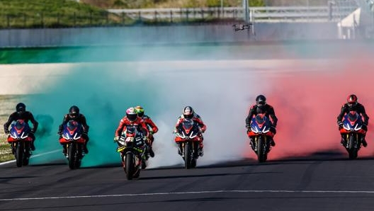 La scia tricolore delle moto di Noale