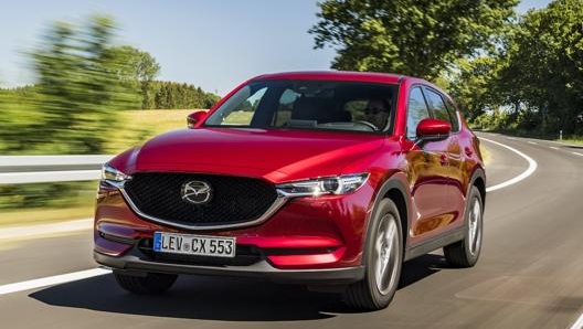 Mazda CX-5 monta propulsori benzina e diesel con potenze da 150 a 194 cavalli