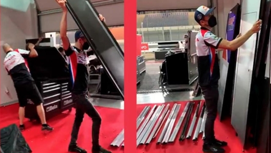 Alex Marquez aiuta il team LCR a smantellare il box a Losail