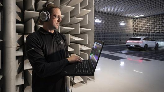 Un test sul suono delle elettriche nei laboratori Mercedes