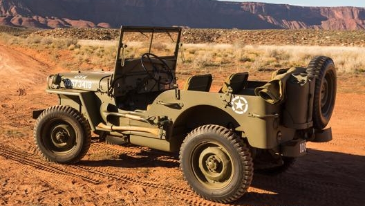 La Willys MB era corredata di attrezzi per l'utilizzo quotidiano come vanga e ascia. Il parabrezza era reclinabile