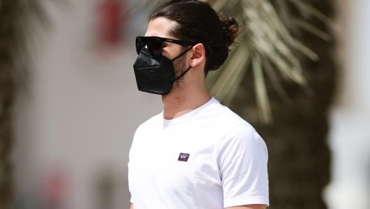 Antonio Giovinazzi nel paddock in Bahrain. Getty