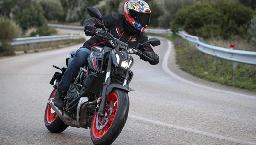 Il look della terza generazione della Yamaha MT-07 è sempre più vicino a quello della MT-09