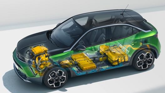 La batteria da 50 kWh è nascosta sotto il pianale centrale per ottimizzare spazi e pesi