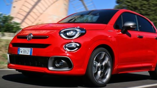 Una Fiat 500X in allestimento Sport