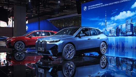 Due varianti da 300 e 500 cavalli per il Suv elettrico Bmw iX