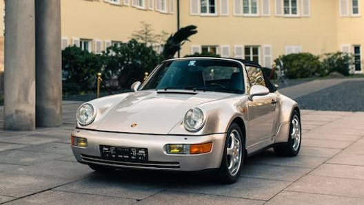 La Porsche 911 964 Cabrio appartenuta a Diego Armando Maradona