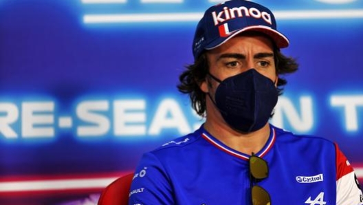 Fernando Alonso in conferenza stampa in Bahrain. Epa