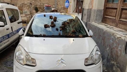 L’auto in sosta vietata