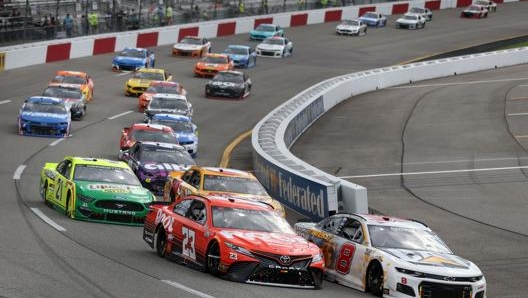 Bubba Wallace (numero 23) durante la gara della Nascar Series al Richmond Raceway, in Virginia. Afp