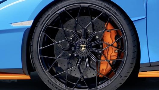 Bridgestone Potenza Sport è il primo equipaggiamento della Lamborghini Huracán Super Trofeo Omologata