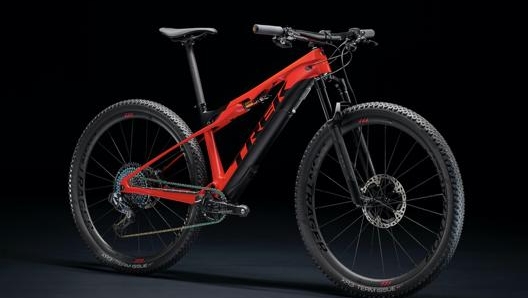 Trek E-Caliber 9.9 XX1 Axs ha un peso totale di 15,75 kg, incluso motore e batteria