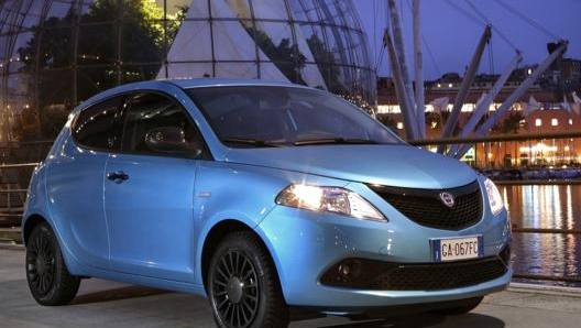 La Lancia Ypsilon ibrida parte da 14.600 euro, con lincentivo scende a 11.500 euro se si rottama una vecchia auto