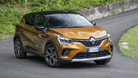 La Renault Captur benzina parte da 17.950 euro, con lincentivo scende a 14.450 euro se si rottama una vecchia auto