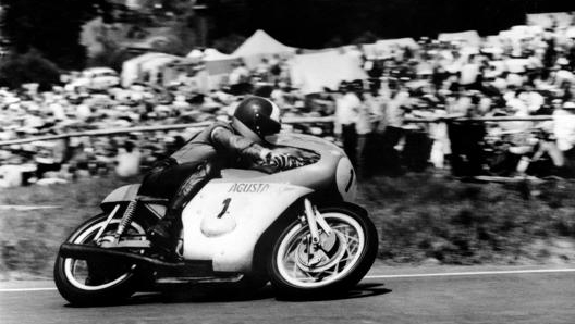 Nel 1971 l’iniziativa partì dalle retrovie senza l’appoggio dei big quali Giacomo Agostini